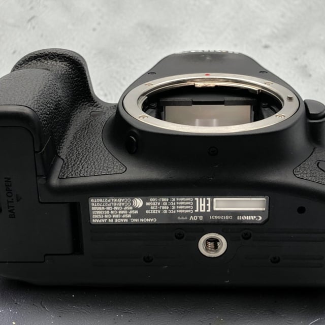 EOS 6D Mark II ボディ
