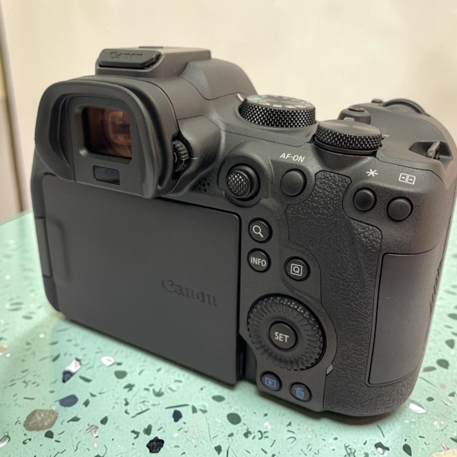 Canon EOS R6 Mark II ボディの新品/中古の在庫一覧 | みんなのカメラ