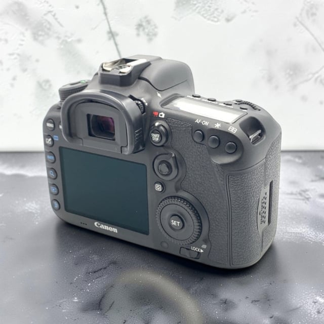 EOS 7D Mark II ボディ