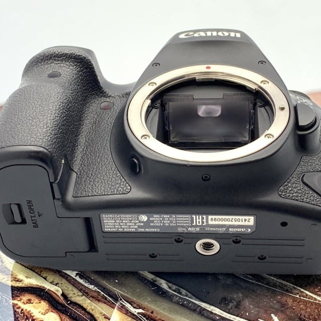 EOS 6D Mark II ボディ