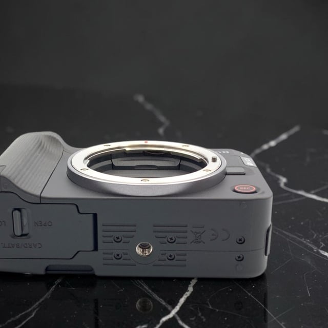 EOS R50 V ボディ "ブラック"