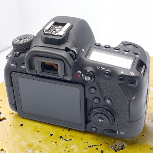 EOS 6D Mark II ボディ
