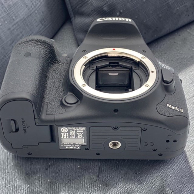 EOS 7D Mark II ボディ