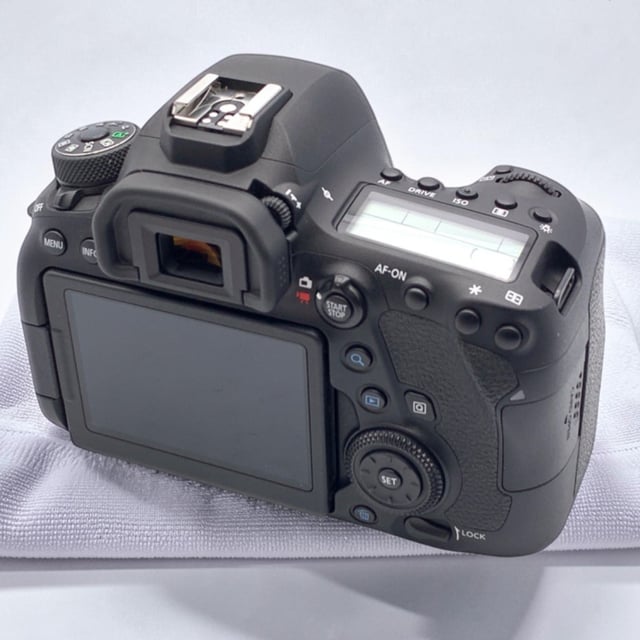 EOS 6D Mark II ボディ