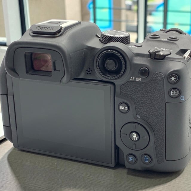 EOS R7 ボディ