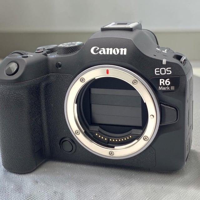 EOS R6 Mark III ボディ