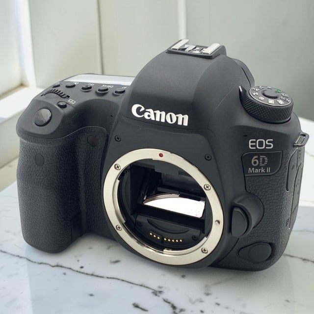 EOS 6D Mark II ボディ