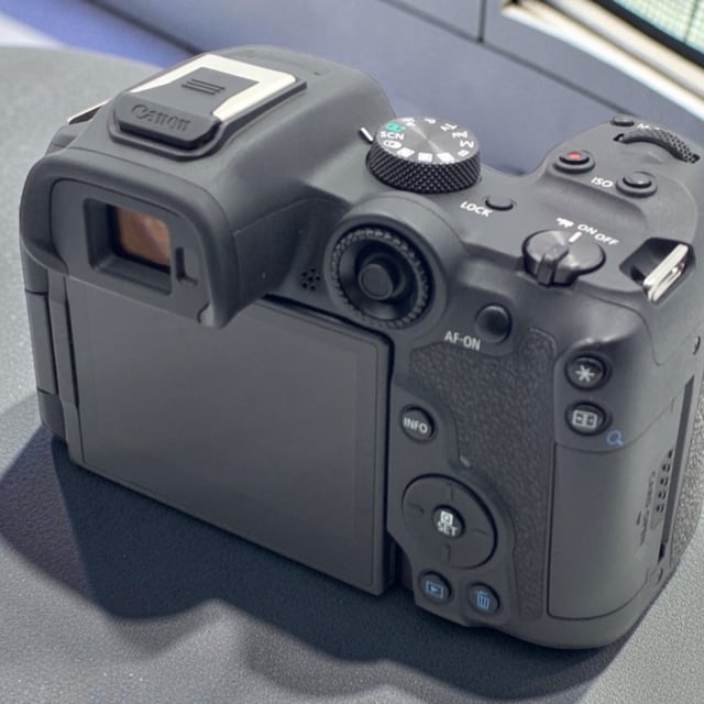 EOS R7 ボディ