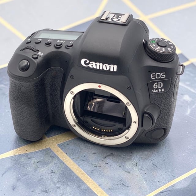 EOS 6D Mark II ボディ