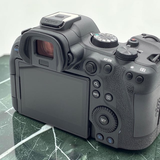 EOS R6 Mark II ボディ