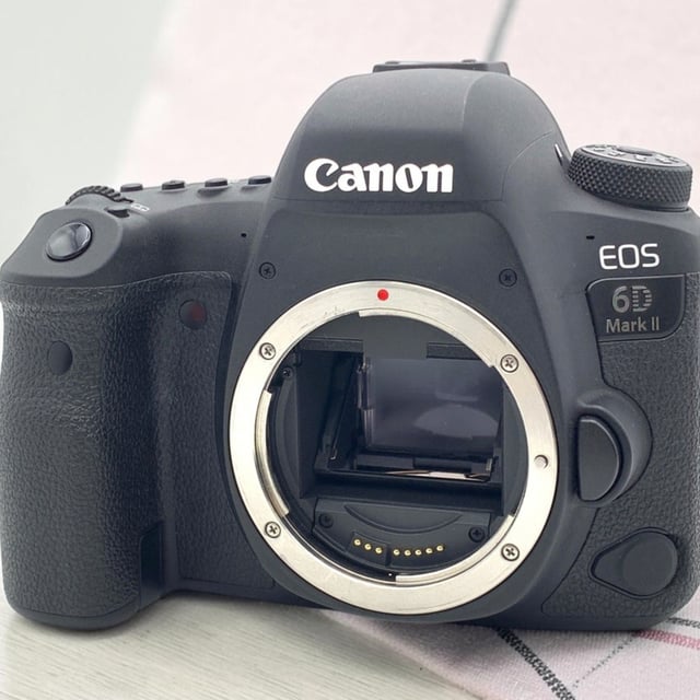 EOS 6D Mark II ボディ