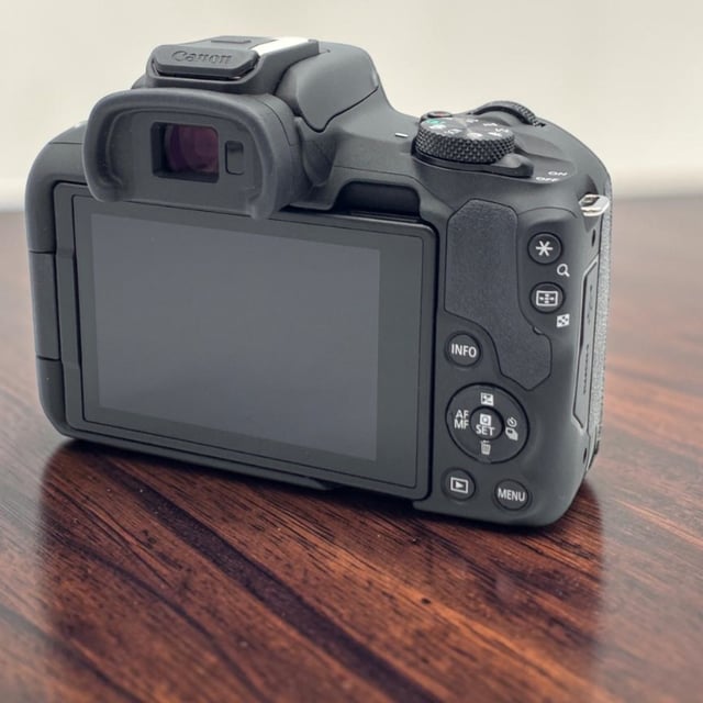 EOS R50 ボディ "ブラック"