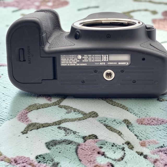 EOS 6D Mark II ボディ