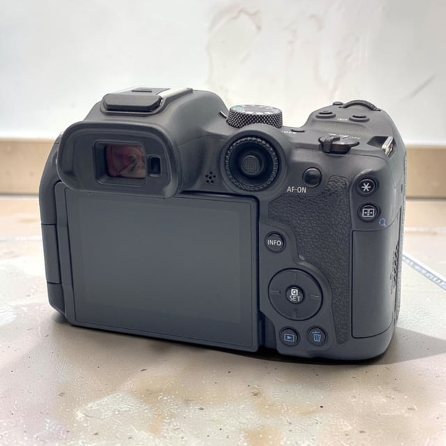 EOS R7 ボディ