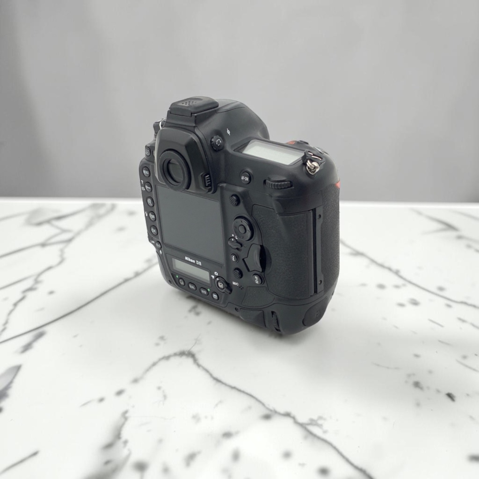 ニコン D6 ボディの中古 (良品)・¥401,680 by ととの | みんなのカメラ