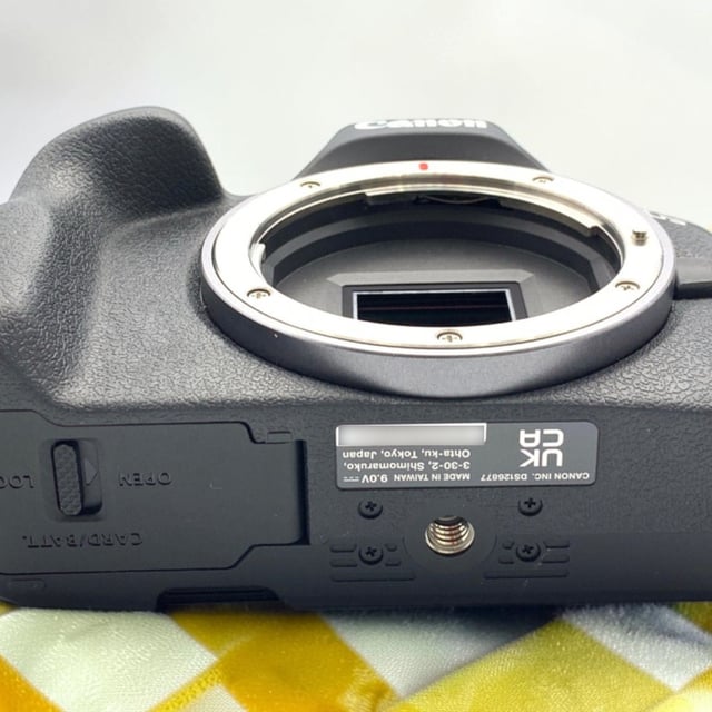 EOS R50 ボディ "ブラック"