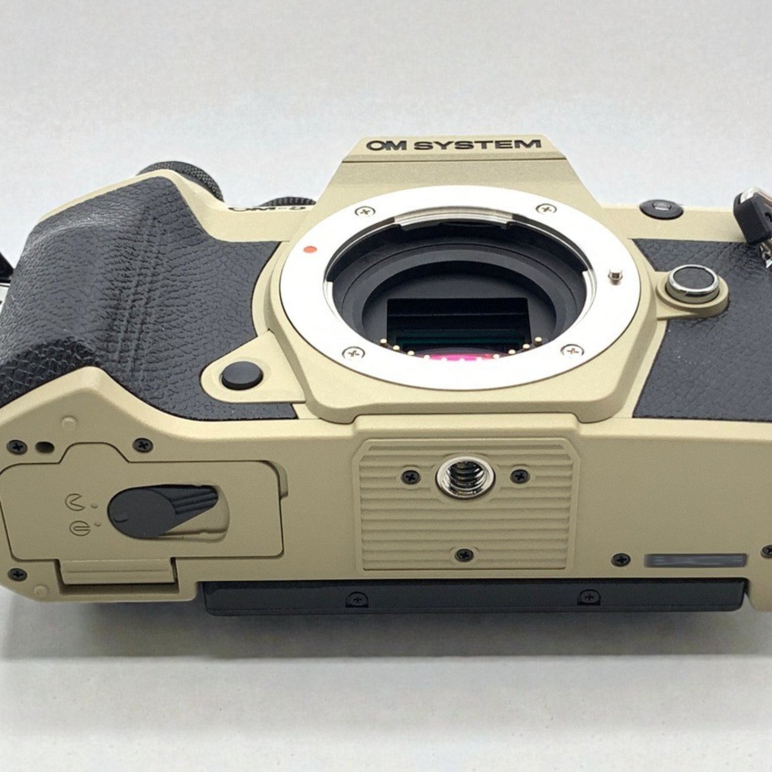 OM SYSTEM OM-5 Mark II ボディ 　サンドベージュ　新品同 OMデジタルソリューションズ OM SYSTEM OM-5 Mark II 12-45mm F4.0 PRO