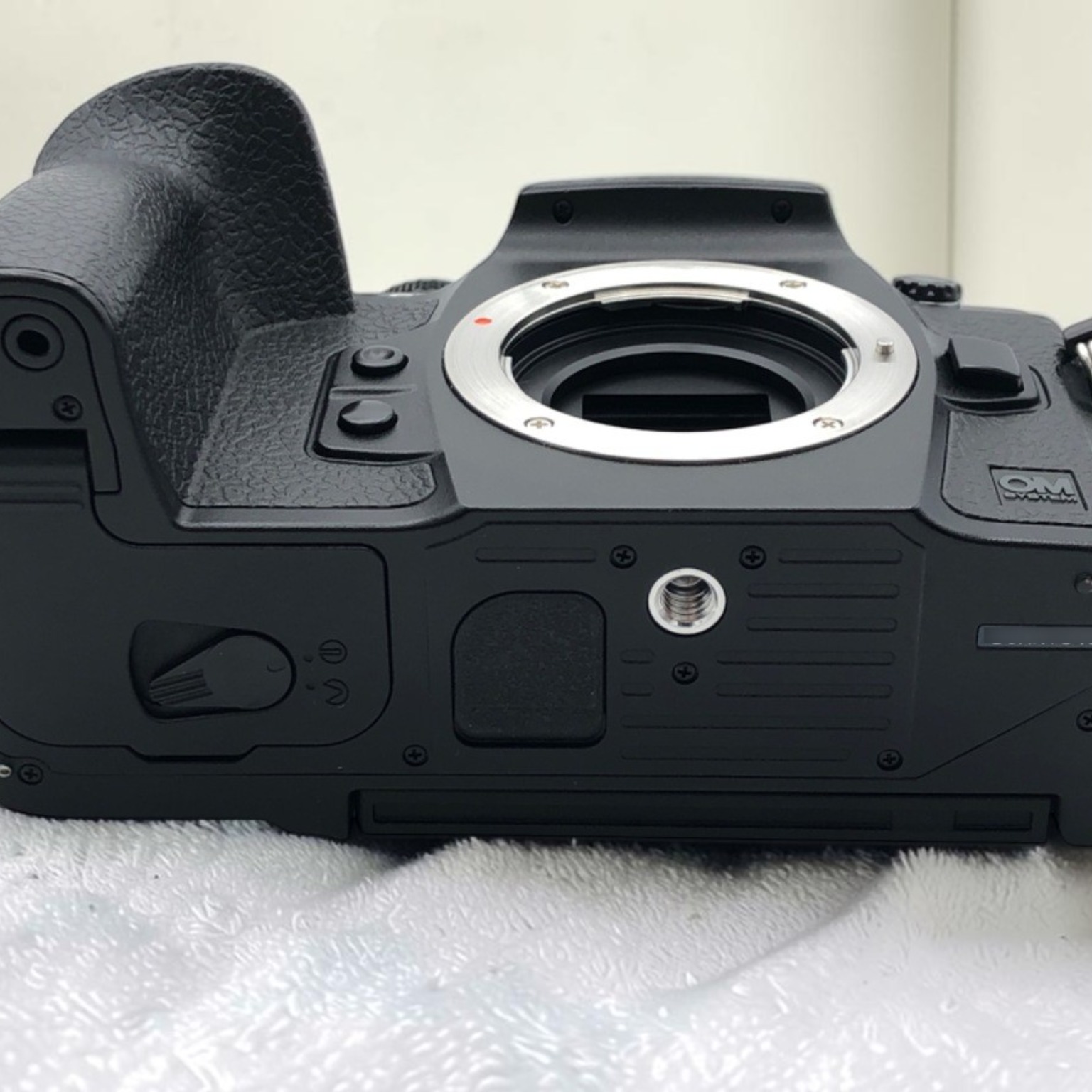 楽天130707　OM SYSTEM OM-1 ボディ 未使用品♪ OM SYSTEM OM-1 ボディの中古 (美品)・¥131,840 by ゆみのん