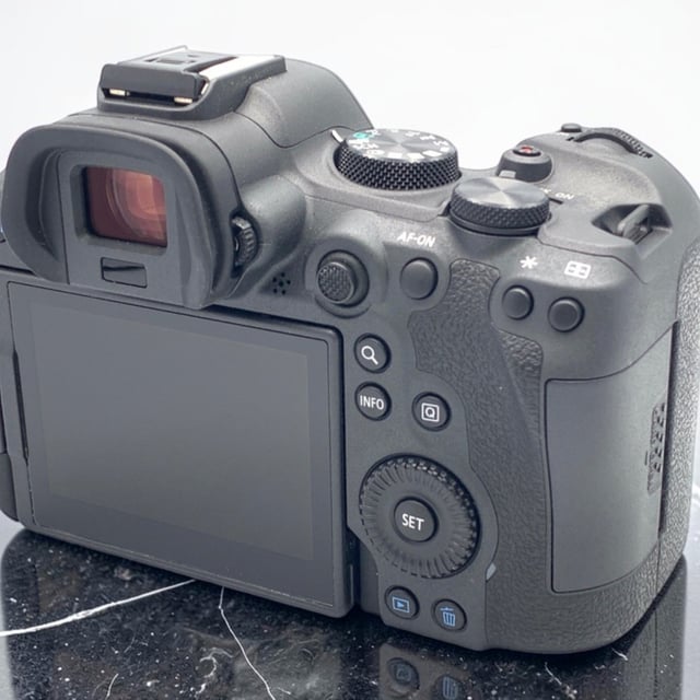 EOS R6 Mark II ボディ