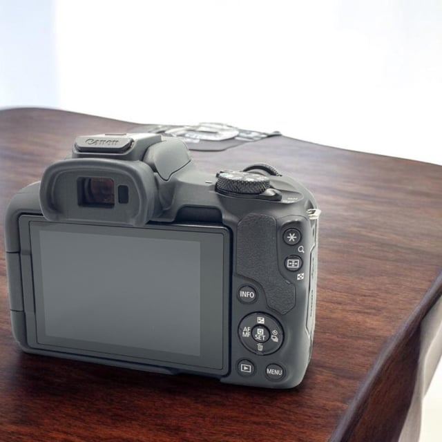 EOS R50 ボディ "ブラック"