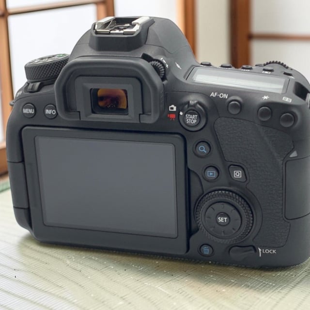 EOS 6D Mark II ボディ