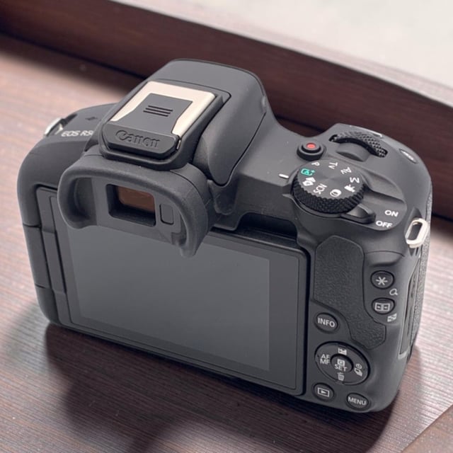 EOS R50 ボディ "ブラック"
