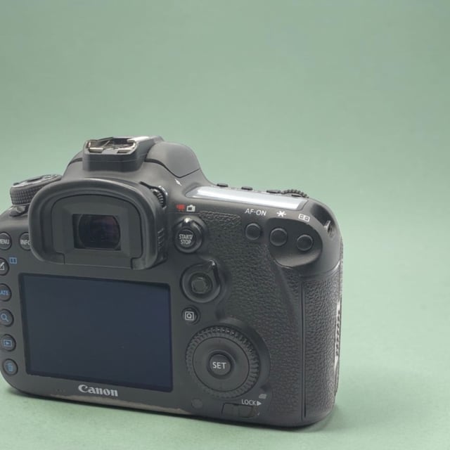 EOS 7D Mark II ボディ