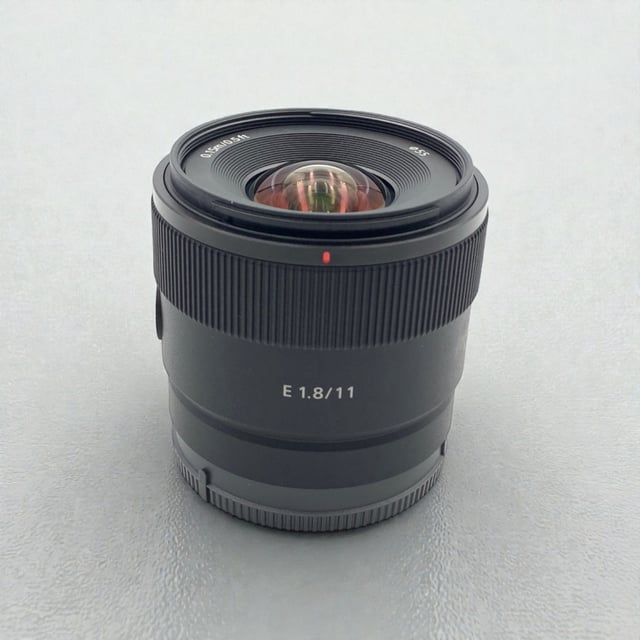 E 11 mm F1.8 SEL11F18