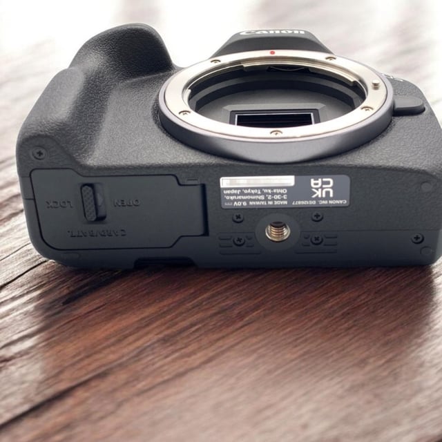 EOS R50 ボディ "ブラック"