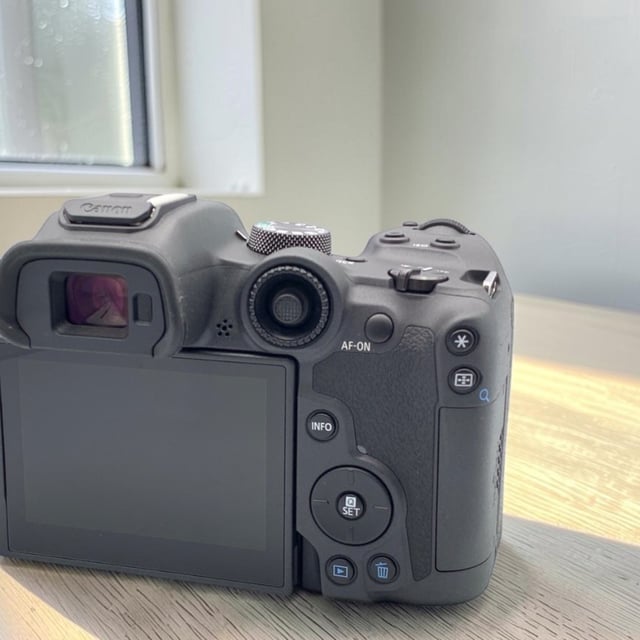 EOS R7 ボディ