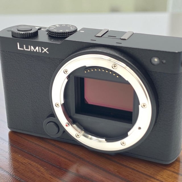 LUMIX S9(DC-S9) ボディ "ジェットブラック"