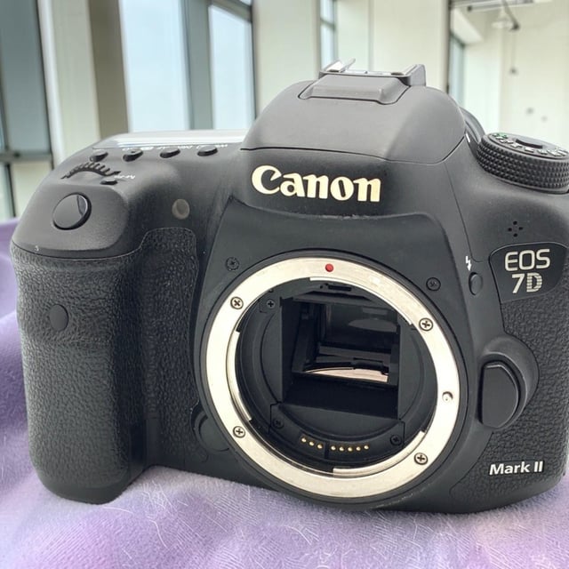 EOS 7D Mark II ボディ