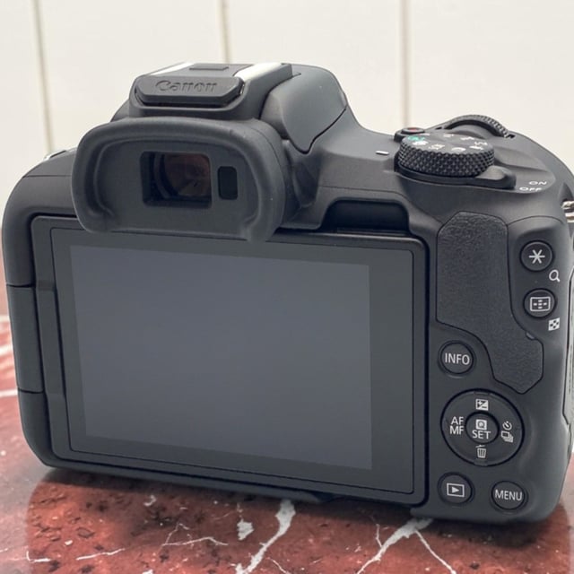 EOS R50 ボディ "ブラック"