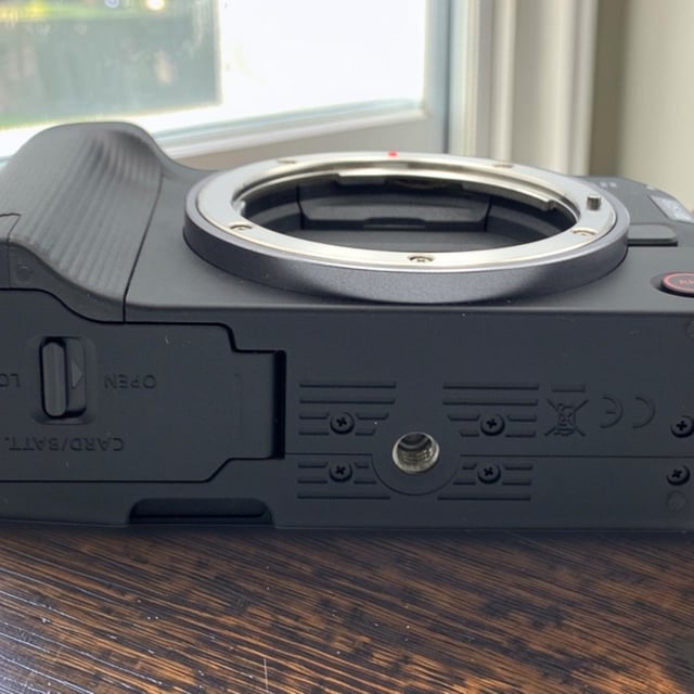 EOS R50 V ボディ "ブラック"