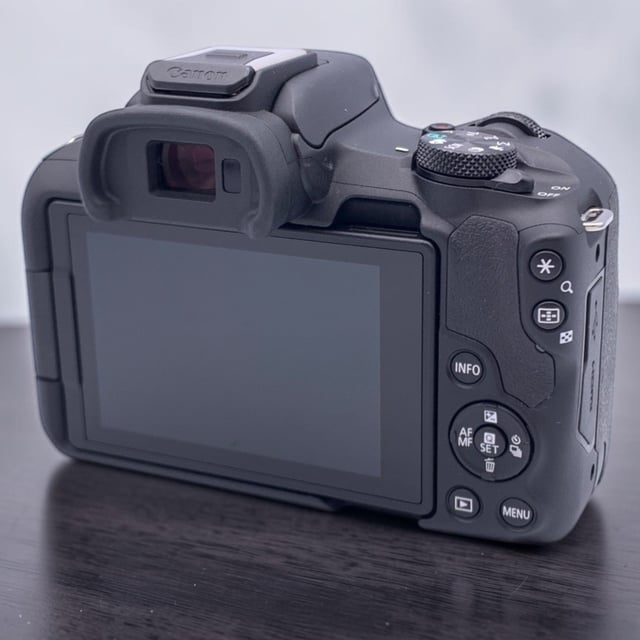 EOS R50 ボディ "ブラック"