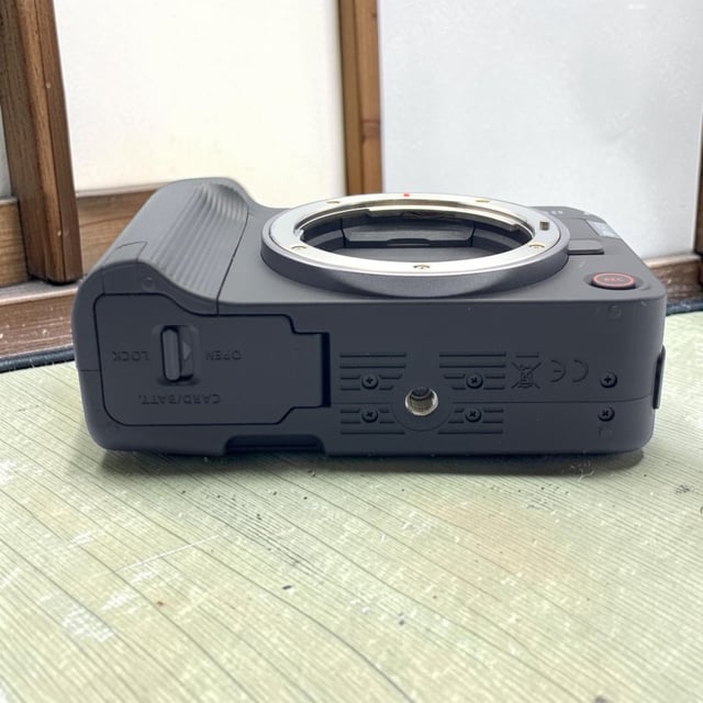 EOS R50 V ボディ "ブラック"