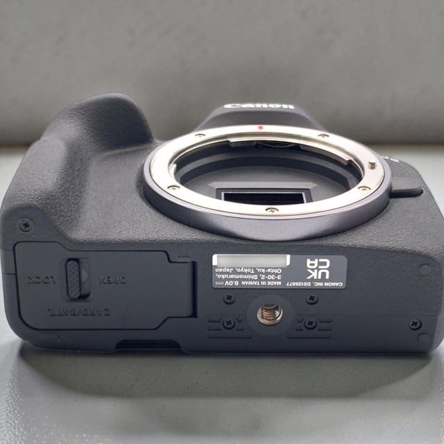 EOS R50 ボディ "ブラック"