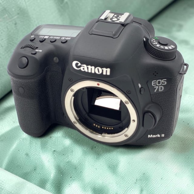 EOS 7D Mark II ボディ