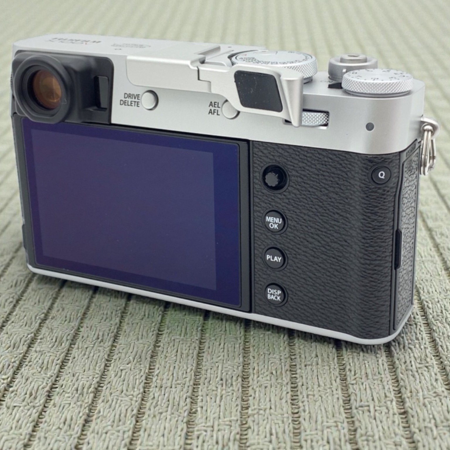 富士フイルム X100V 