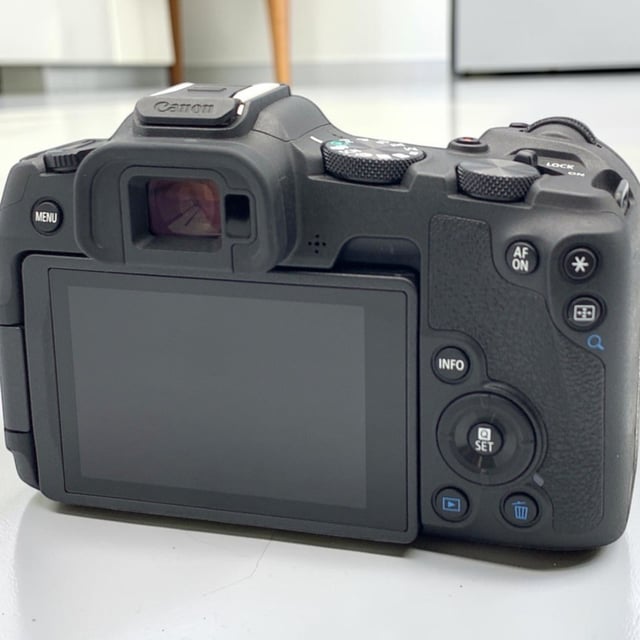 EOS R8 ボディ