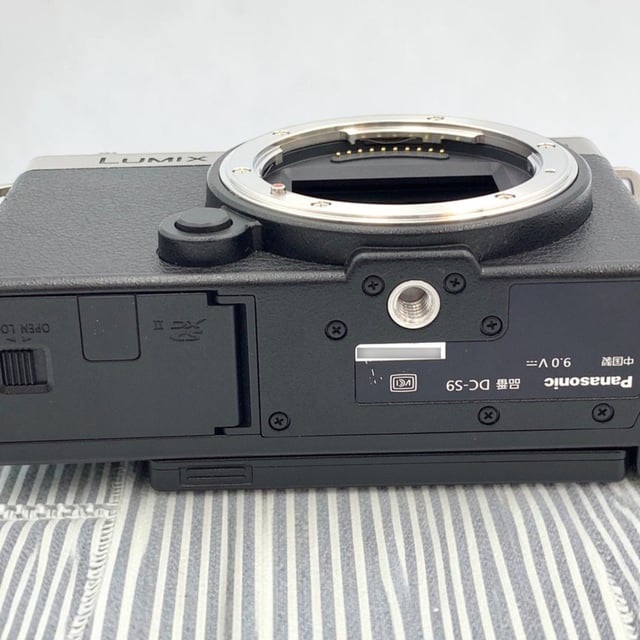 LUMIX S9(DC-S9) ボディ "ダークシルバー"