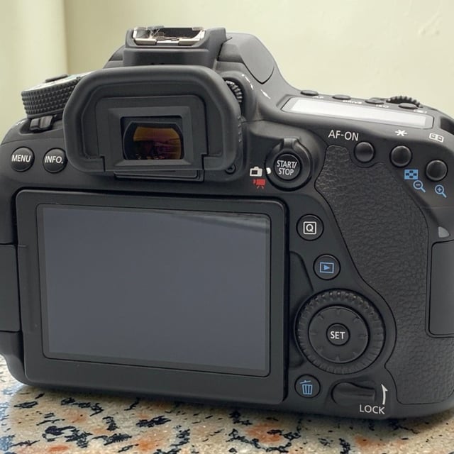EOS 80D ボディ