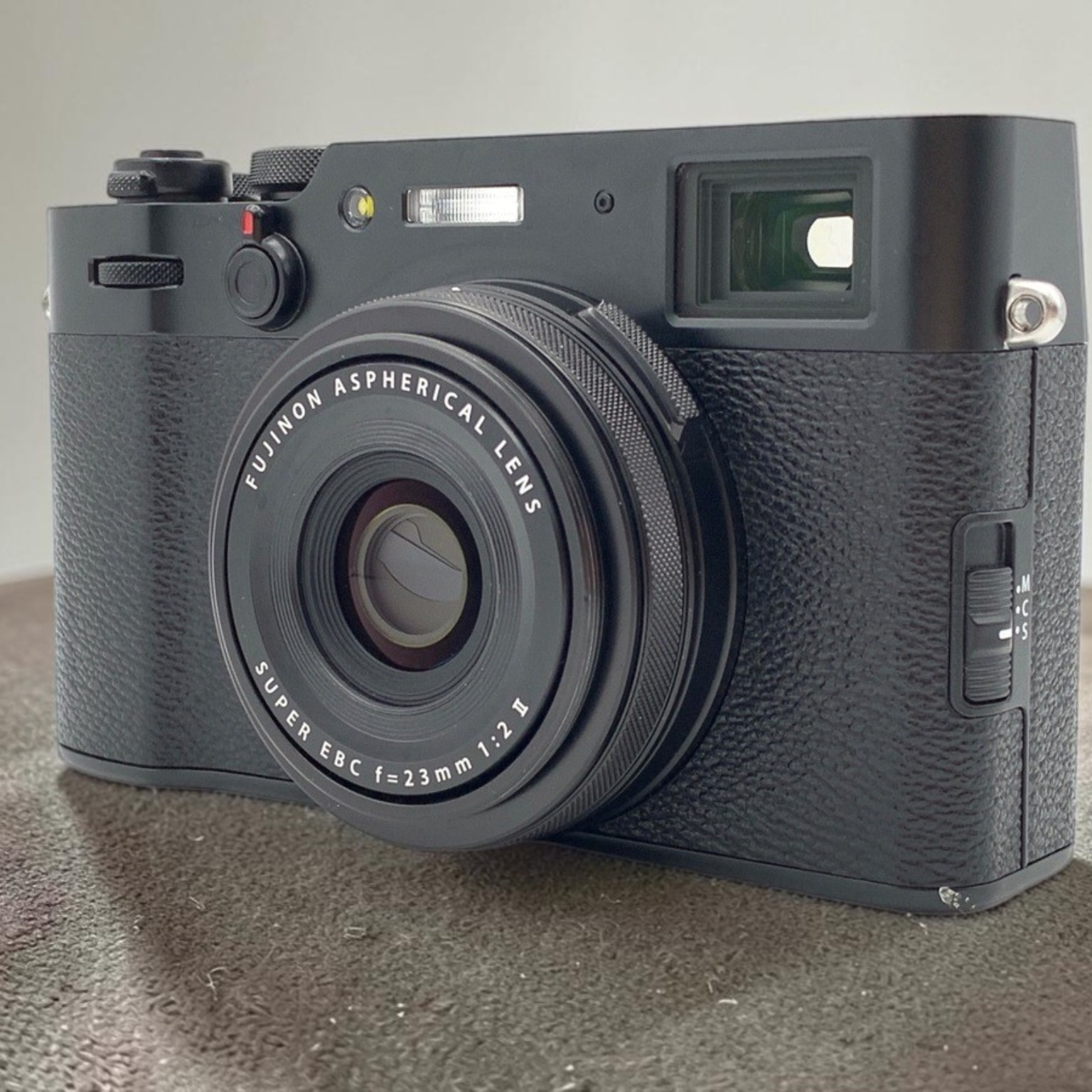 富士フイルム X100V 