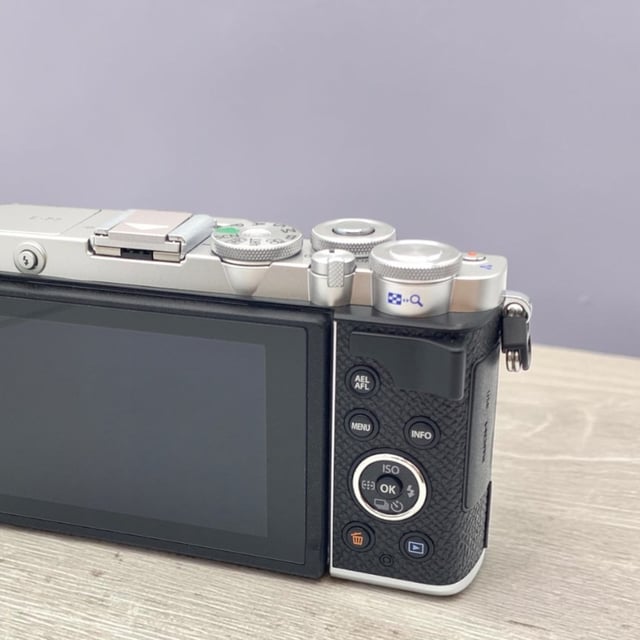 OLYMPUS PEN E-P7 ボディ "シルバー"