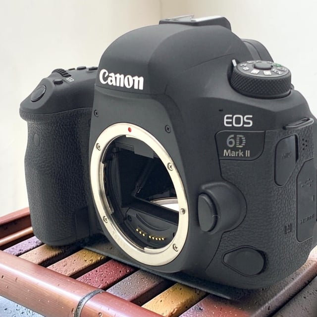EOS 6D Mark II ボディ