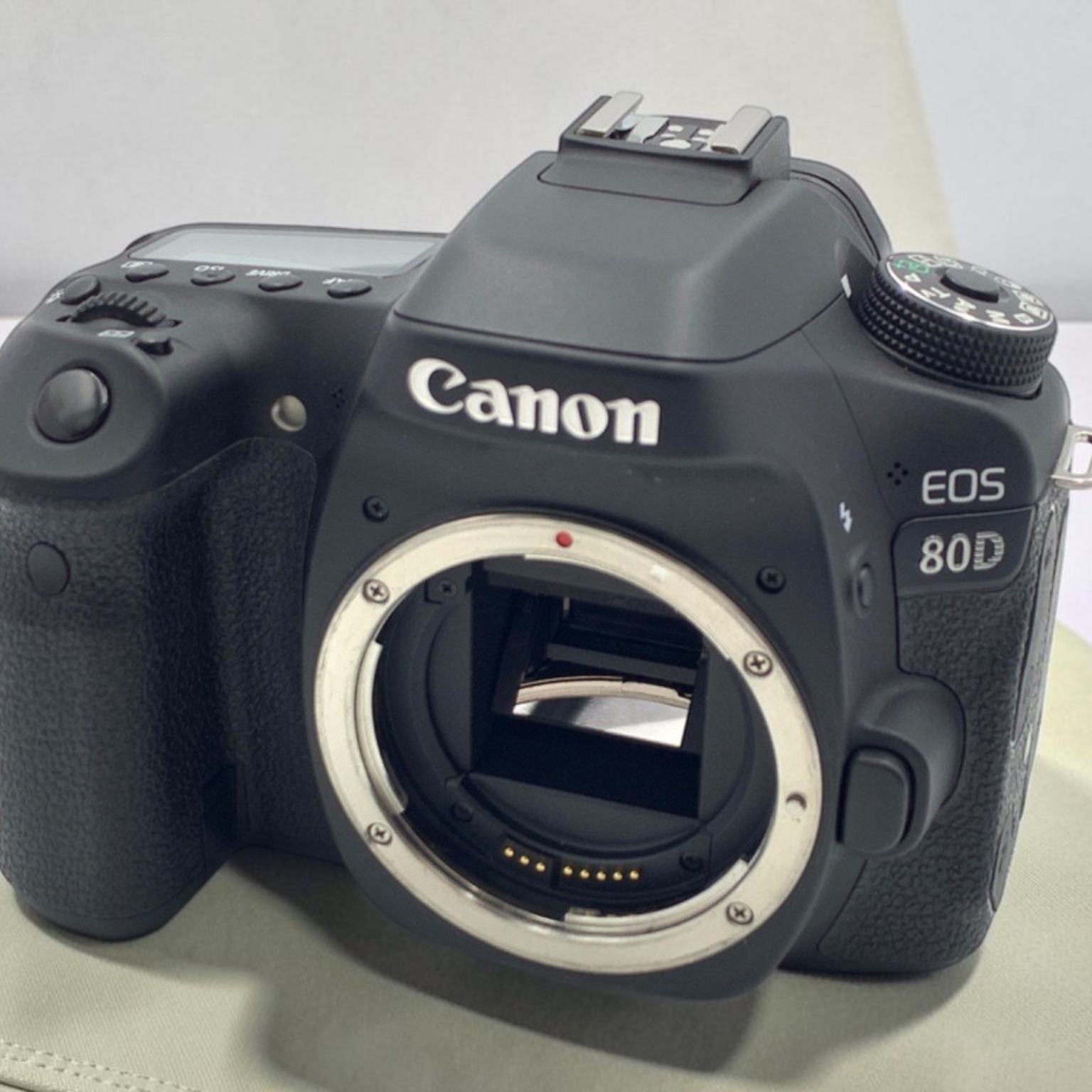 Canon EOS 80D ボディの中古 (美品)・¥52,760 by えむね | みんなのカメラ
