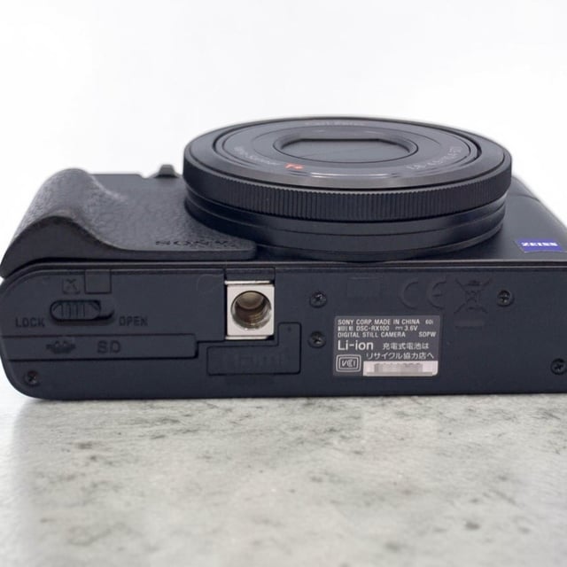 サイバーショット RX100(DSC-RX100)