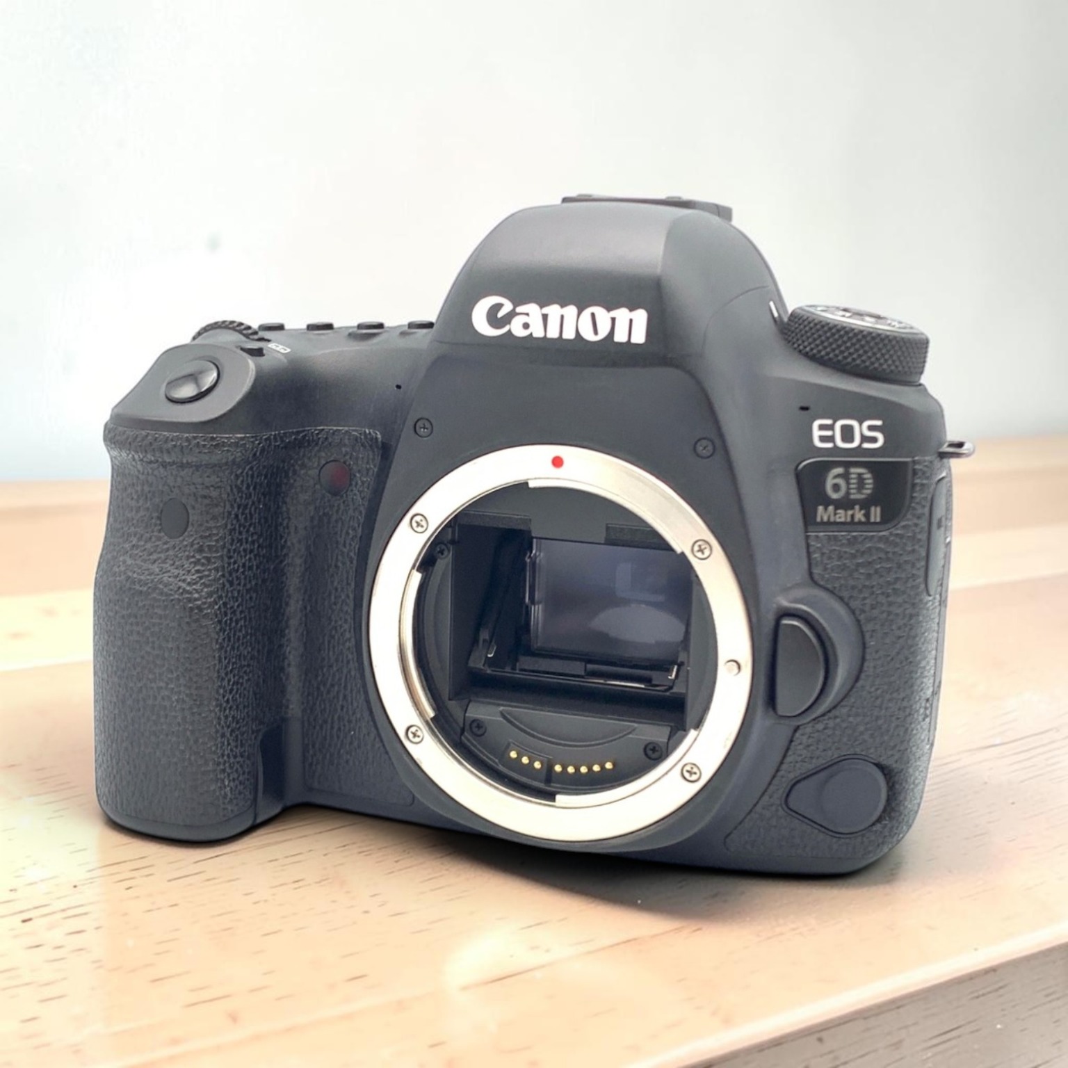 Canon EOS 6D Mark II ボディの中古 (美品)・¥93,160 by そらい