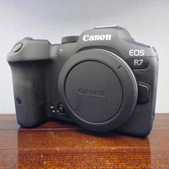 EOS R7 ボディ
