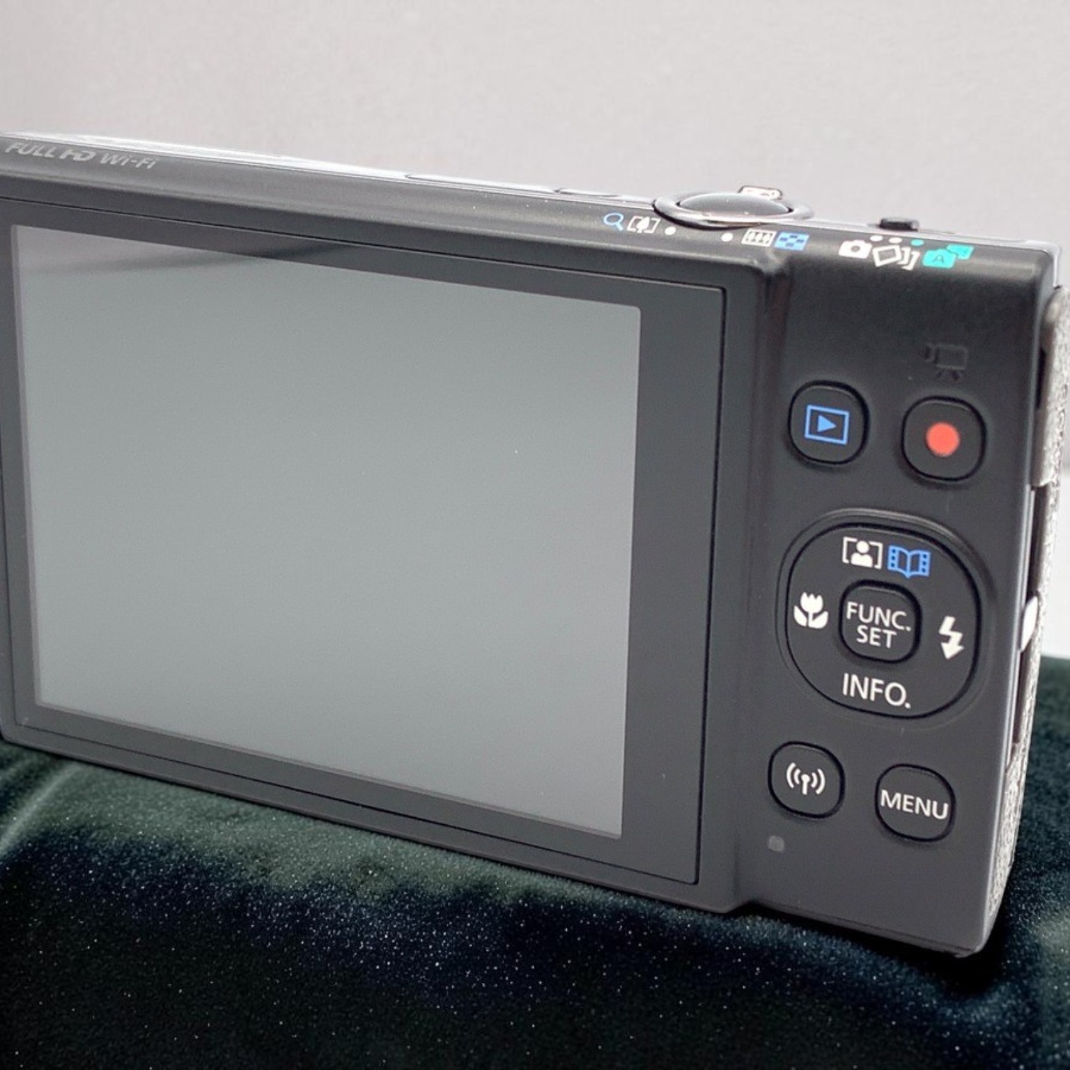 Canon IXY 650 m 